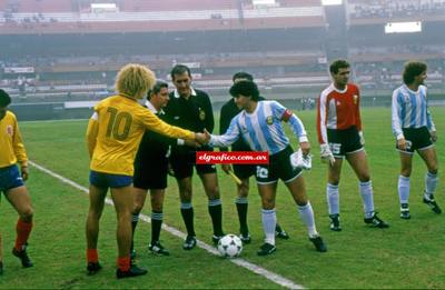 Captains of Colombia and Argentina, Carlos Valderrama and Diego Maradona,